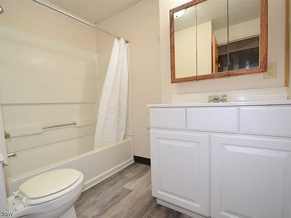 5th image of 514 Brown St