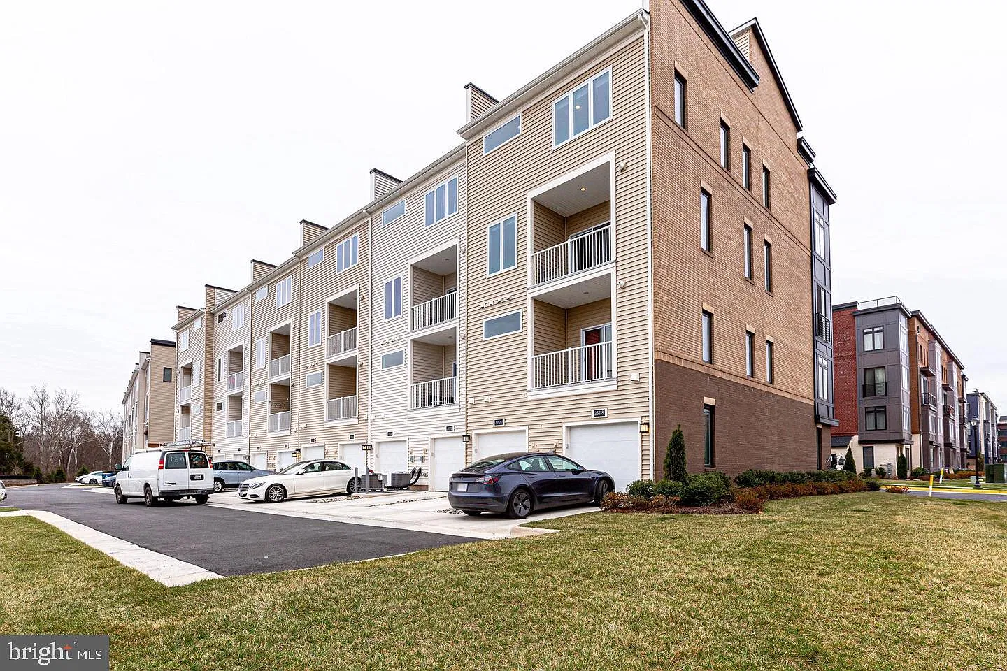 3 bed, 2.5 bath, 2768 sqft, $3,600 — Photo 2