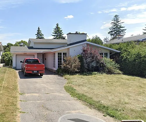 1899 Greenacre Cres Photo 1