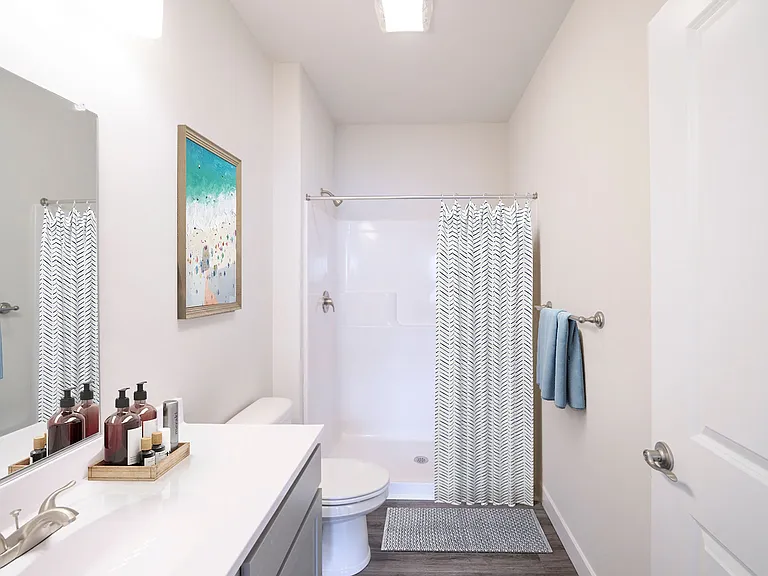 Riverside Apartments — Photo 7