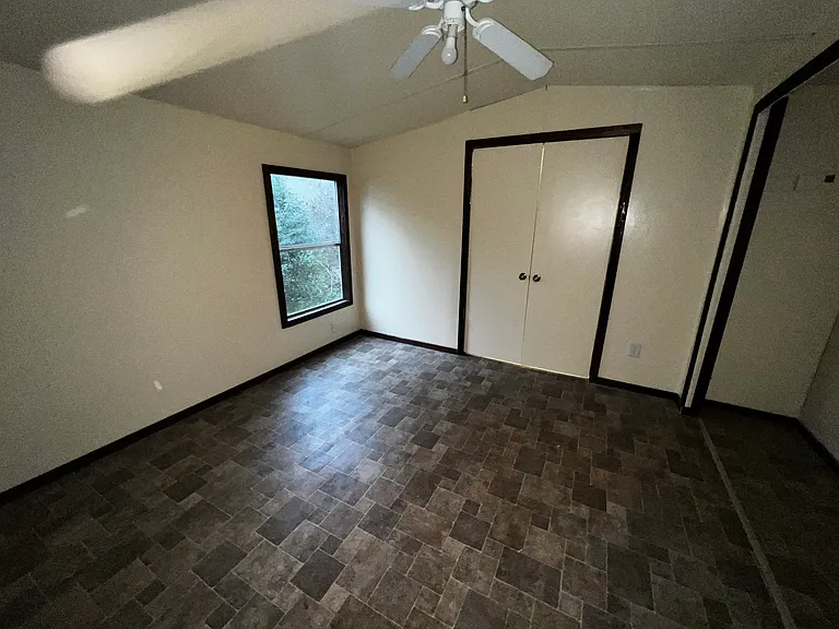 251 Park Cir — Photo 8