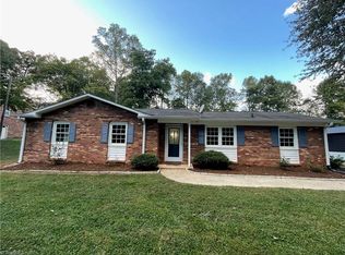 109 Foxdale Rd, King, NC 27021