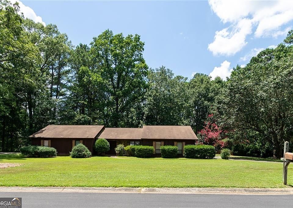1st image of 423 Dartmoor Dr NW