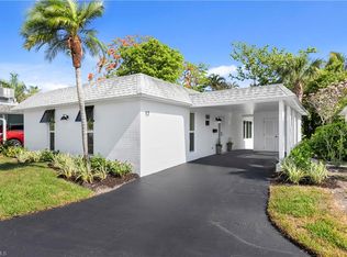 17 Knights Bridge Rd, Naples, FL 34112