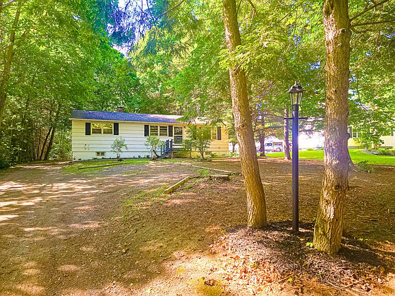 2nd image of 26 Old County Road