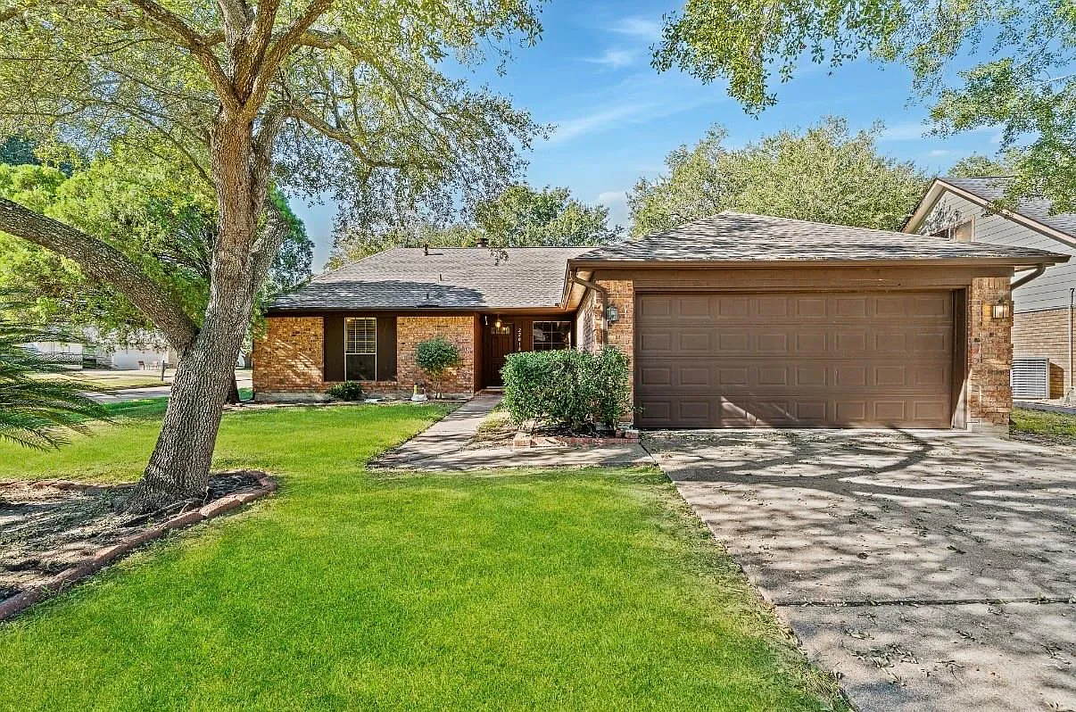 3 bed, 2.0 bath, 1750 sqft, $2,095 — Photo 2