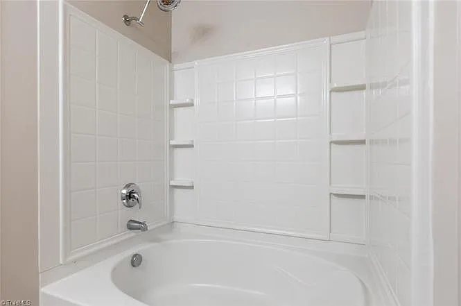Master bath shower/tub combo