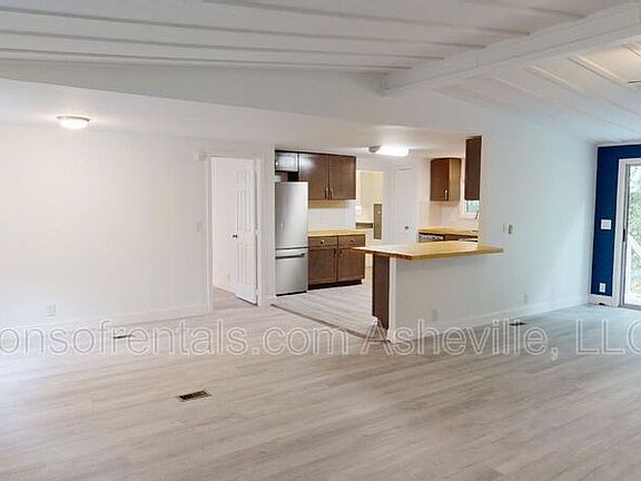 3rd image of 32 Little Dove Ct