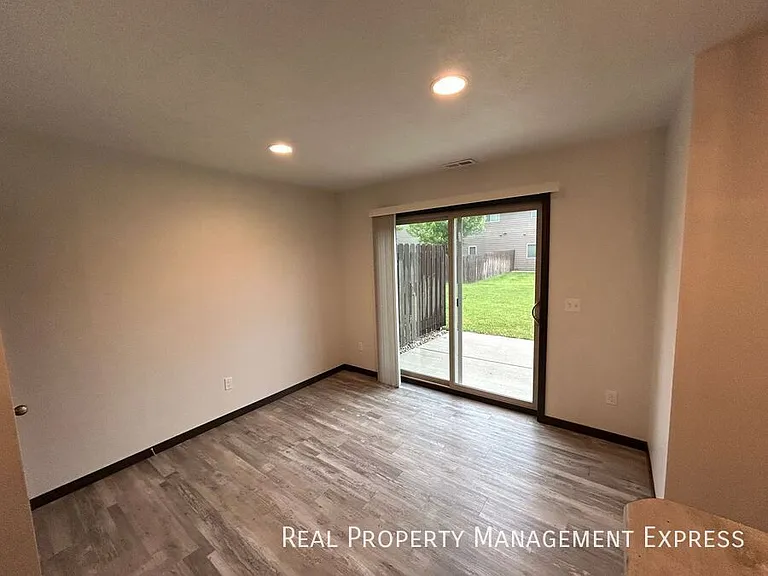 2214 S Ronsiek Ave — Photo 5