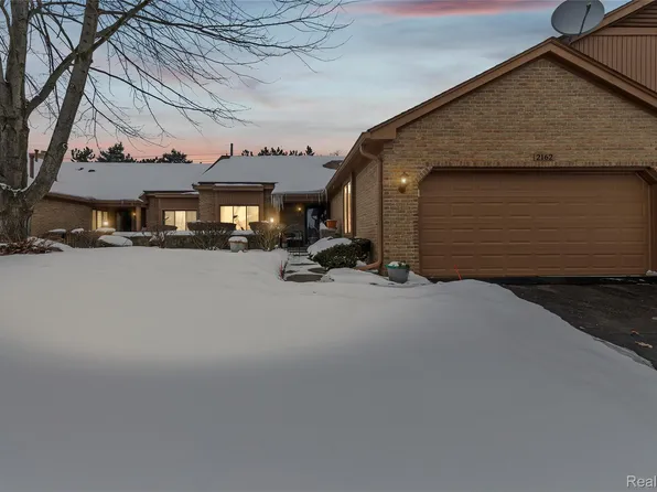 2162 London Bridge Dr, Rochester, MI 48307