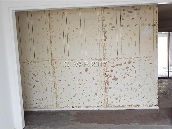 5th image of 10715 Gilespie St