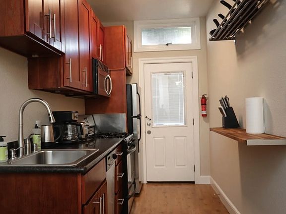 2nd image of 2429 Bryant St