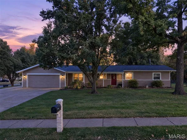 418 Bush Dr, Ballwin, MO 63021