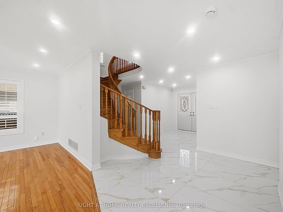 4th image of 16 Whitford Ct