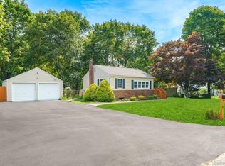 6 Hines Rd, Middle Island, NY 11953