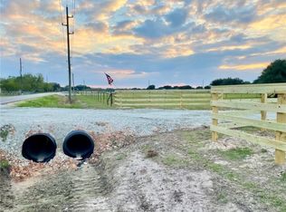 743 Kaechele Rd, Wallis, TX 77485