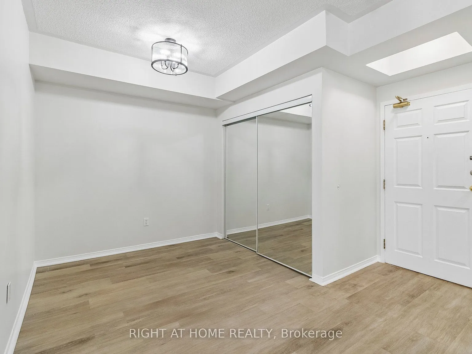 2 bed, $2,400 — Photo 3