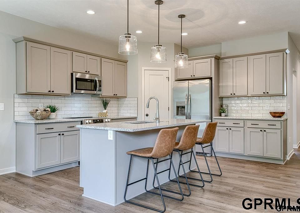 1st image of 9467 Linwood Pl