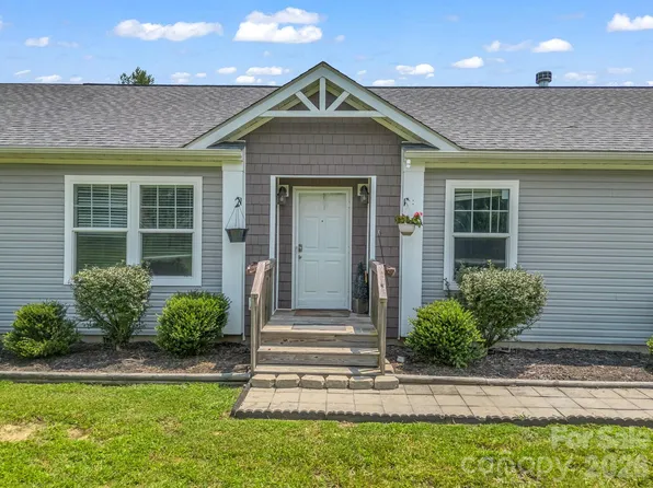 213 Big Oak Rd, Hendersonville, NC 28792