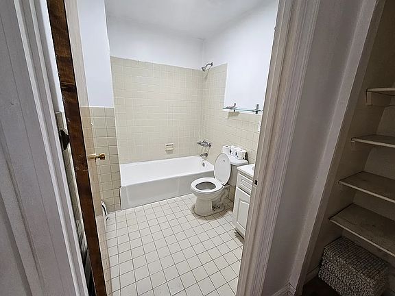 3rd image of 260 W 123rd St APT 4