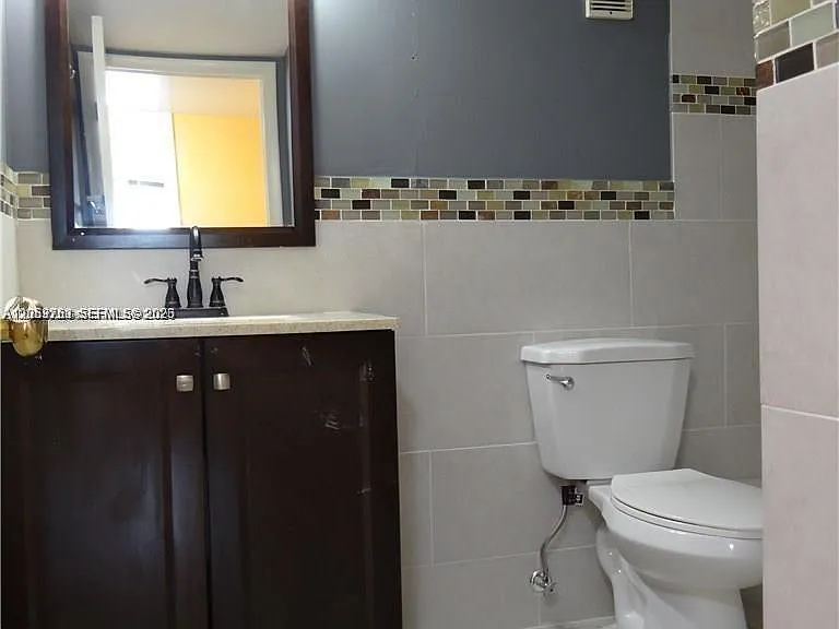 2741 Taft St #206 — Photo 11