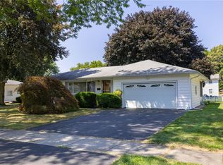 43 Moroa Dr, Rochester, NY 14622