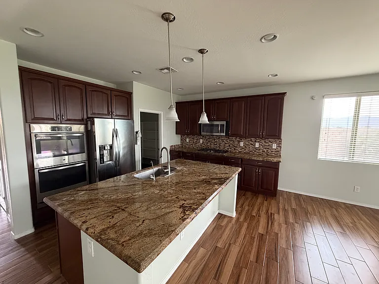 6906 S 78th Dr — Photo 8