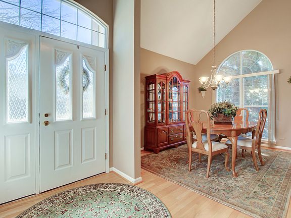 3rd image of 254 Lorraine Cir