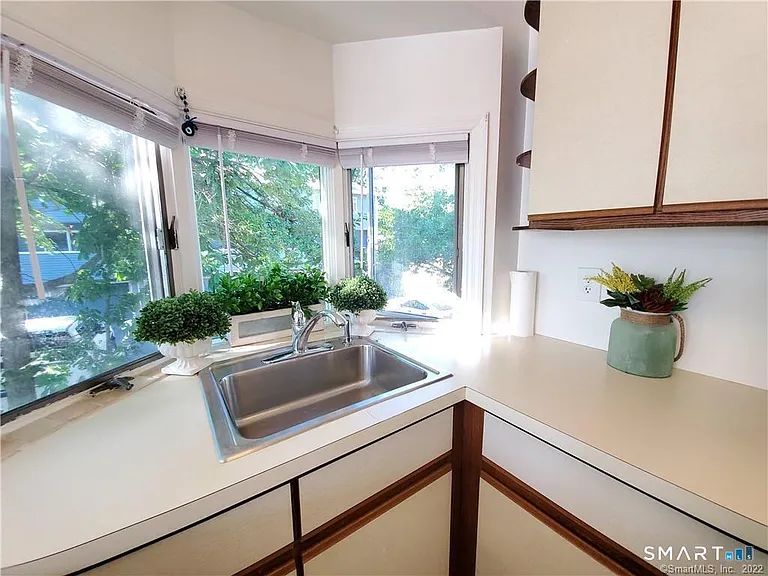 34 Glenwood Ave #101 — Photo 7