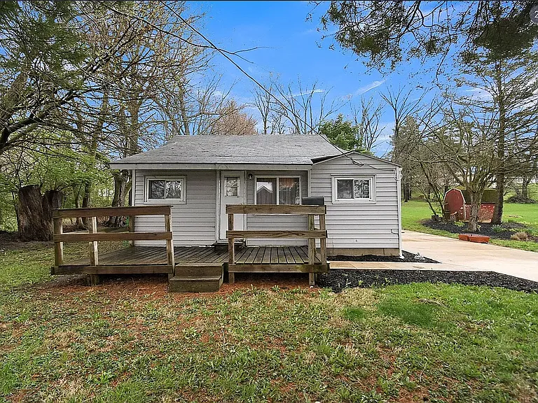 514 Cottage St — Photo 2