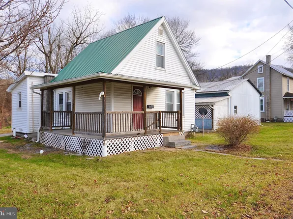 107 S Harrison Rd, Pleasant Gap, PA 16823