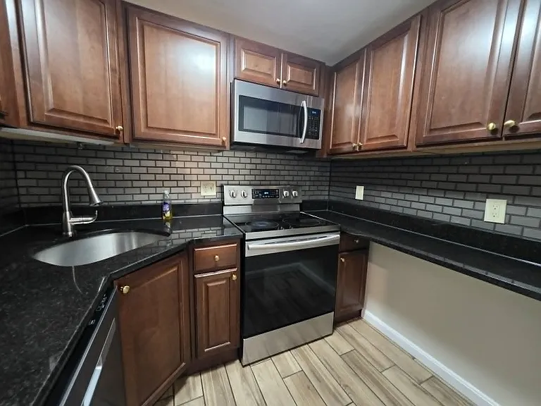 230 Willard St #407 — Photo 8