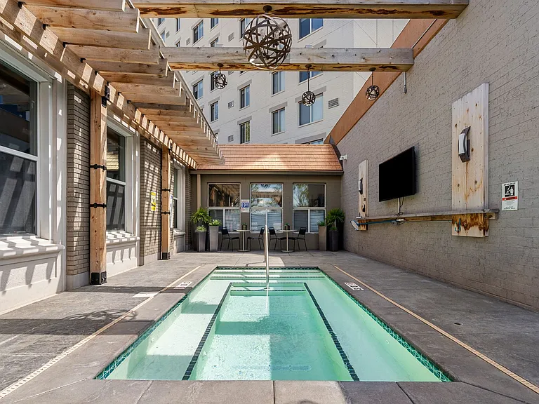 Lux Apartments — Photo 12