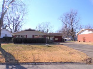 1104 Laura Ln, Marion, IL 62959