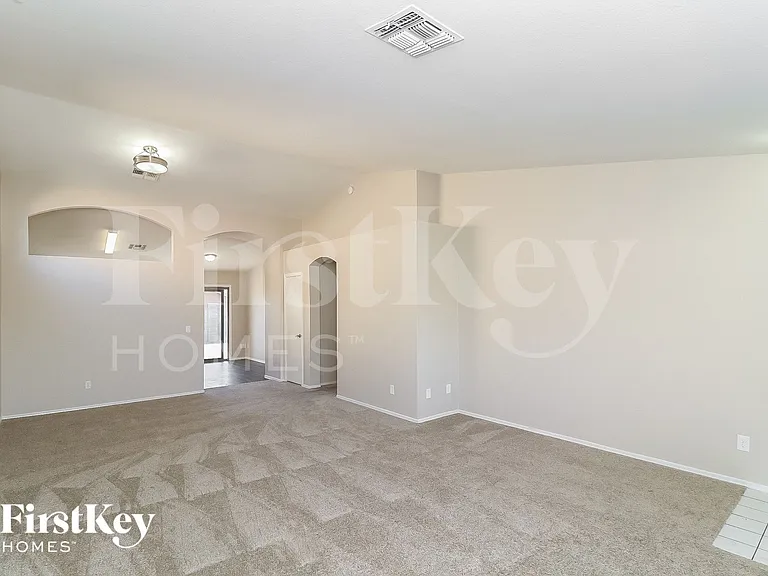 11243 W Diana Ave — Photo 2