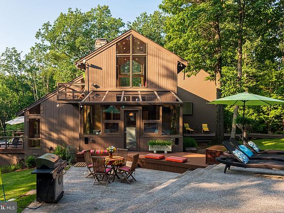 2nd image of 725 Laurel Ridge Rd