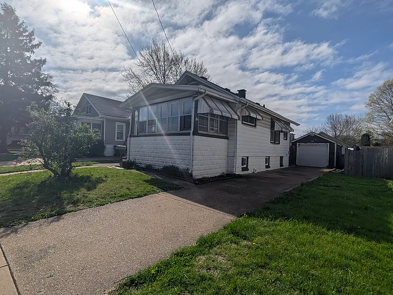 1108 E Arcadia Ave — Photo 2
