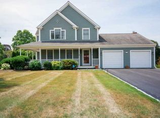 36 Island Dr, Middletown, RI 02842