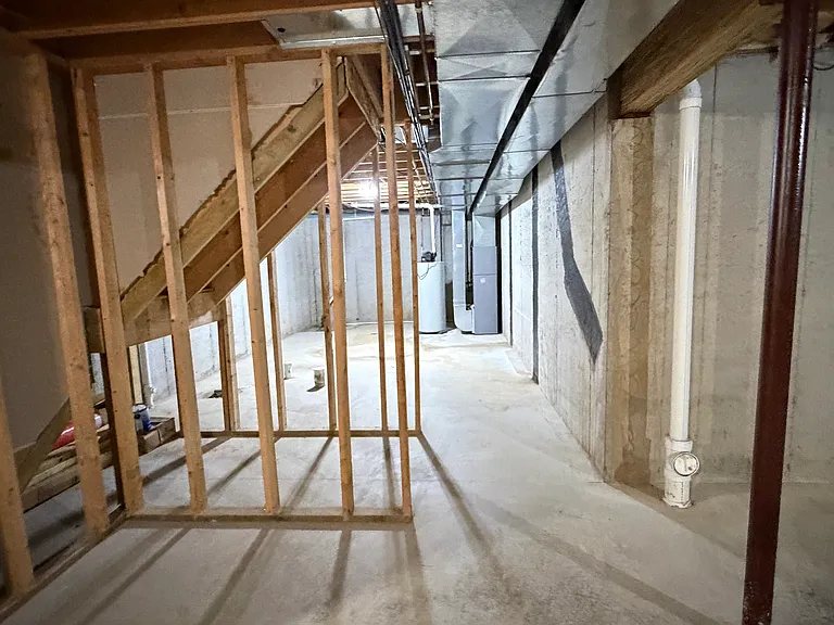 2122 Clinton St — Photo 43