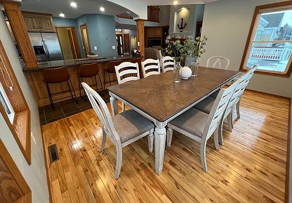 4th image of 2147 SE Lake Dr