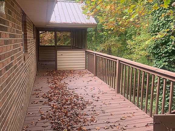 3rd image of 951 Ravenwood Dr