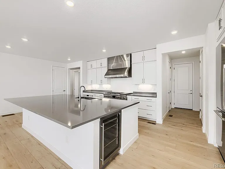 15402 W Dequesne Ave — Photo 2