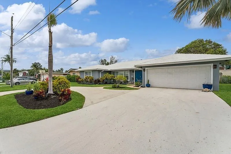 3 bed, 2.0 bath, 2651 sqft, $12,000 — Photo 2