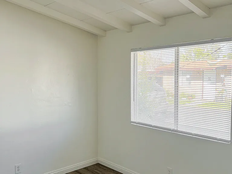 560 E Oakland Ave — Photo 7