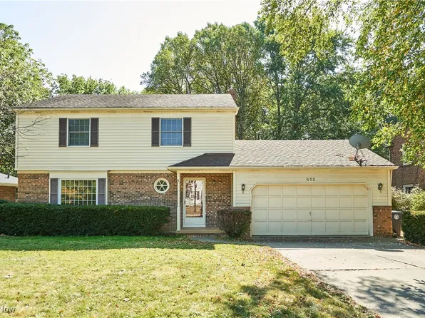 652 Palisades Dr, Akron, OH 44303
