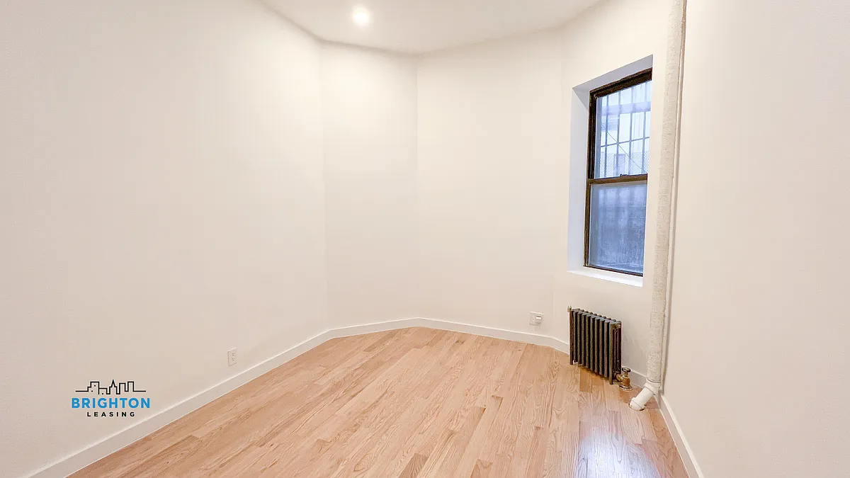 Building Photo - 228 W 18th St #3