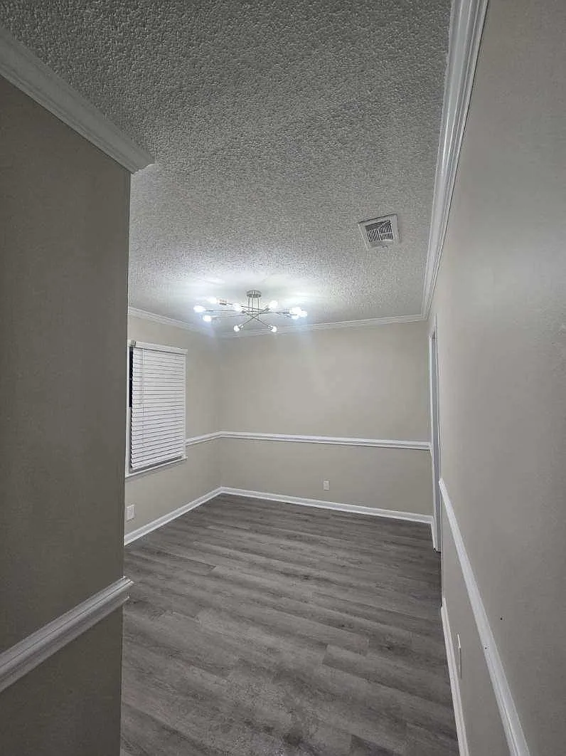 595 Winding Creek Rd — Photo 3