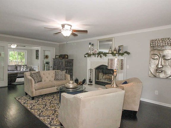 3rd image of 100 Oak Hollow Ct