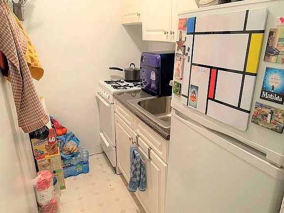 4th image of 216 W 78th St APT 5C