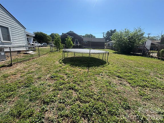 3rd image of 1405 Hickory Grove Rd